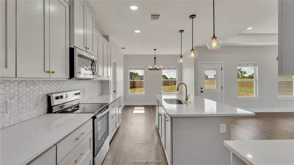 657 3rd ST, Somerville, TX 77879