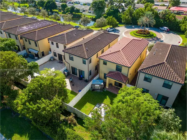 4949 NW 55th Pl, Tamarac, FL 33319