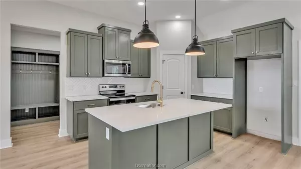 679 3rd ST, Somerville, TX 77879