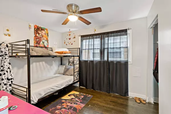 10446 S Corliss AVE, Chicago, IL 60628