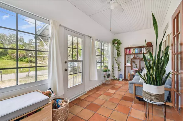 45 W OAKWOOD ST, Tarpon Springs, FL 34689