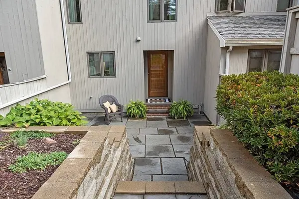 112 Mill Pond #112, North Andover, MA 01845