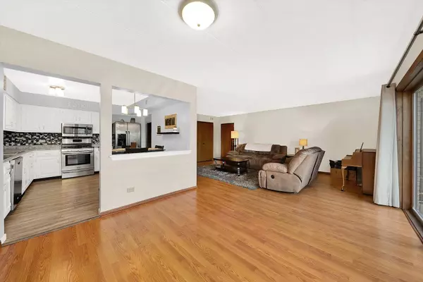 15239 Catalina DR #2, Orland Park, IL 60462