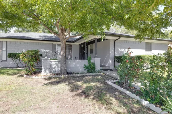 2001 Guinevere Street, Arlington, TX 76014