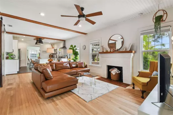 45 W OAKWOOD ST, Tarpon Springs, FL 34689