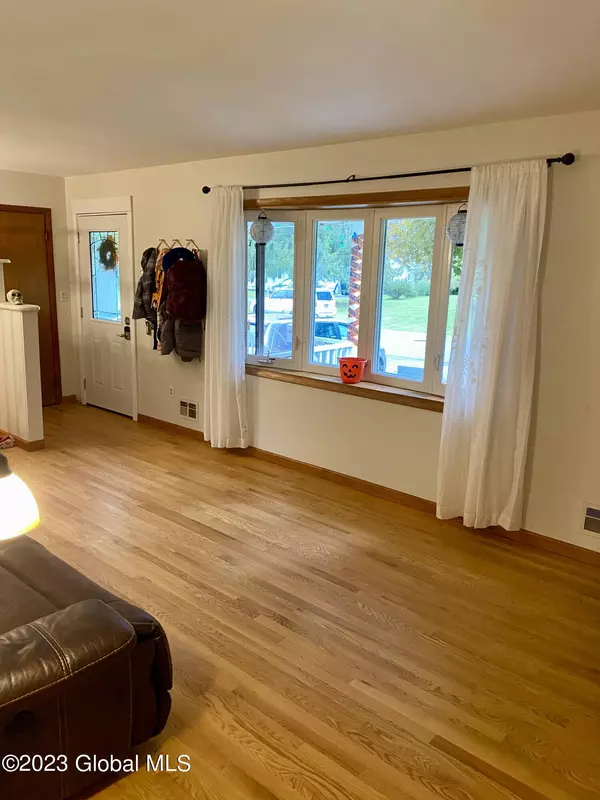 10 Lynn Drive, Glenville, NY 12302