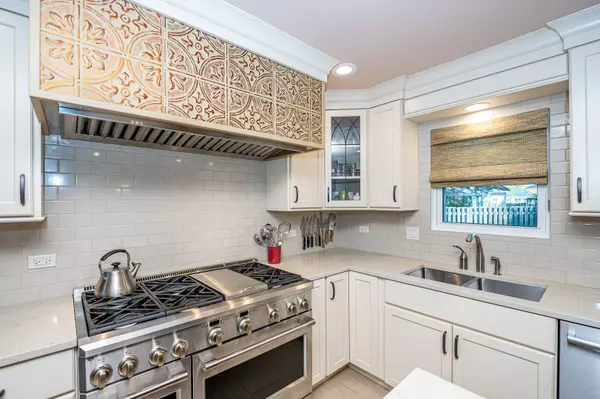 2002 Oakdale Estates DR, Plainfield, IL 60586