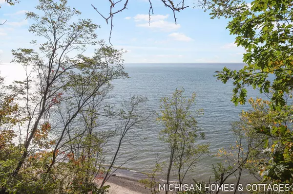 7128 116th Avenue, Fennville, MI 49408