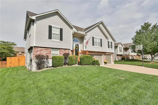 1221 SE Scenic DR, Blue Springs, MO 64014