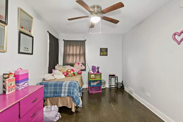 10446 S Corliss AVE, Chicago, IL 60628