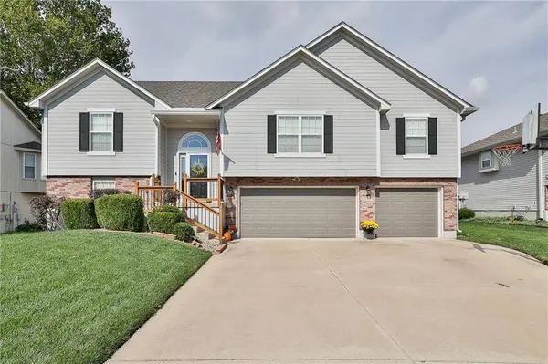 1221 SE Scenic DR, Blue Springs, MO 64014