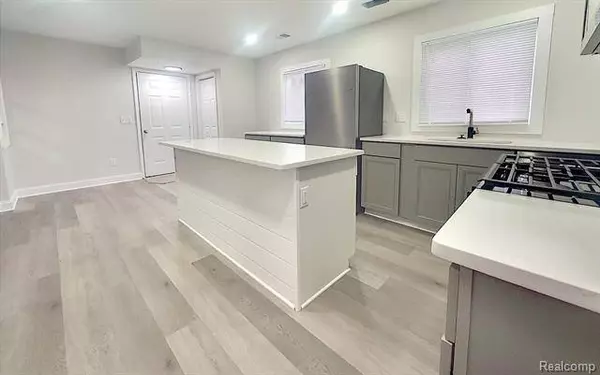 17162 SMITH Street, Riverview, MI 48193