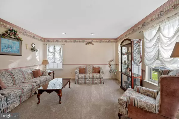 9 LEXINGTON PARK RD, Sicklerville, NJ 08081