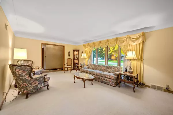 5029 W 56th ST, Edina, MN 55436