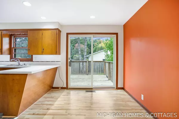 4782 Crestwood Avenue, Holland, MI 49423