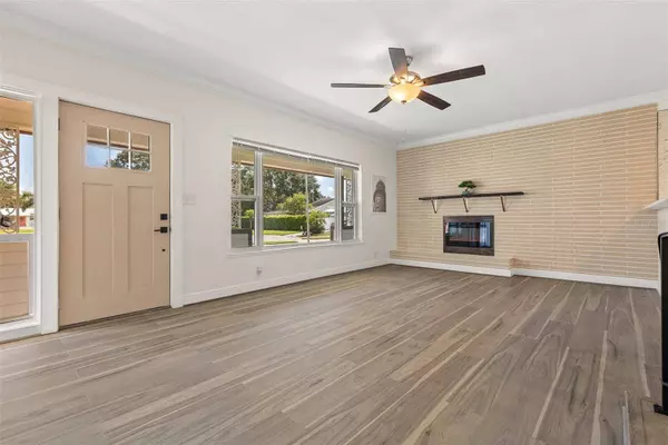 2246 60TH WAY N, St Petersburg, FL 33710