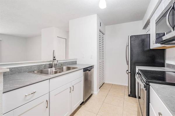 9481 HIGHLAND OAK DR #702, Tampa, FL 33647