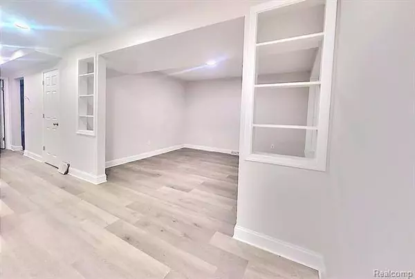 17162 SMITH Street, Riverview, MI 48193