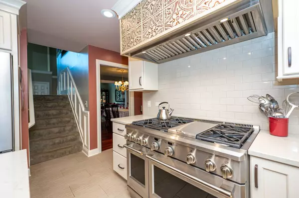 2002 Oakdale Estates DR, Plainfield, IL 60586