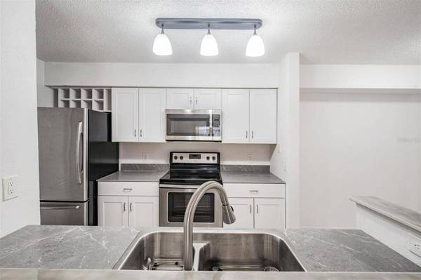 9481 HIGHLAND OAK DR #702, Tampa, FL 33647