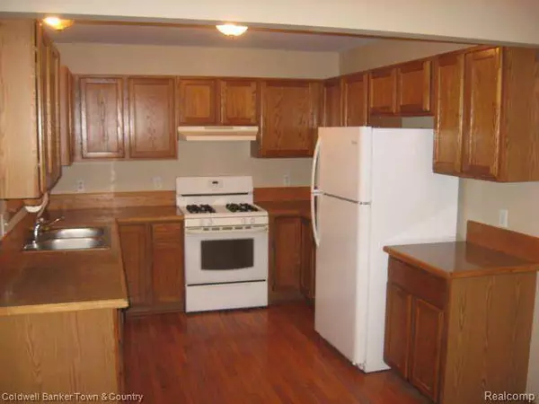 8872 LAGOON Drive, Brighton, MI 48116