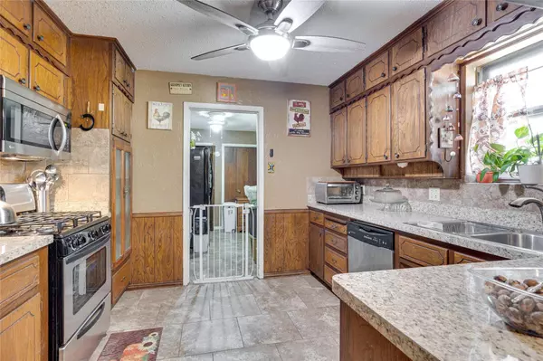 2001 Guinevere Street, Arlington, TX 76014