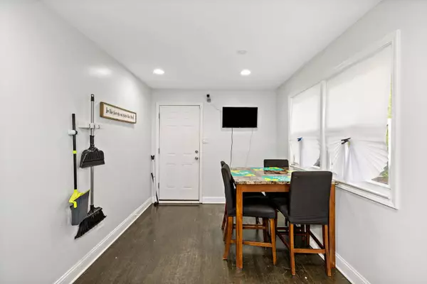 10446 S Corliss AVE, Chicago, IL 60628