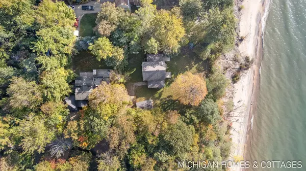 7128 116th Avenue, Fennville, MI 49408