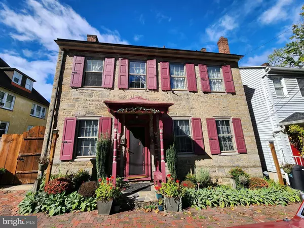 1112 MAHANTONGO ST, Pottsville, PA 17901