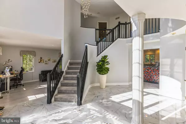 203 FOX CHASE DR, Southampton, NJ 08088