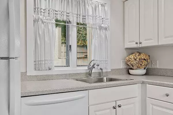 112 Mill Pond #112, North Andover, MA 01845