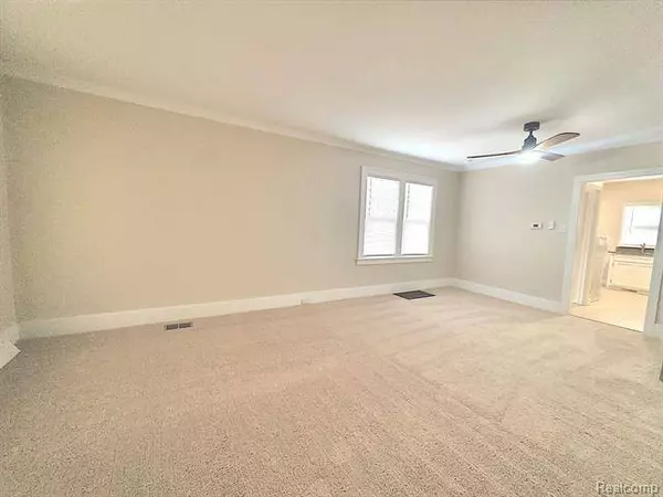 7396 MCKINLEY, Center Line, MI 48015