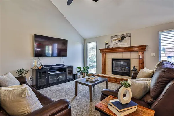 1221 SE Scenic DR, Blue Springs, MO 64014