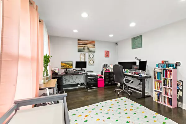 10446 S Corliss AVE, Chicago, IL 60628