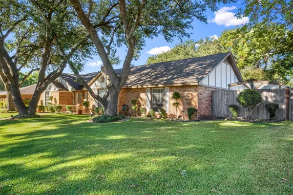 1305 Thunderbrook Drive, Desoto, TX 75115