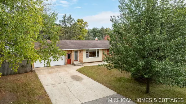 4782 Crestwood Avenue, Holland, MI 49423