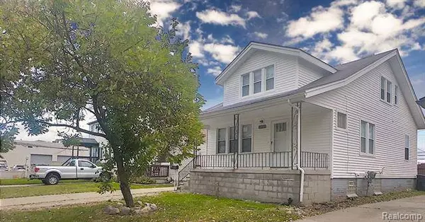 7396 MCKINLEY, Center Line, MI 48015