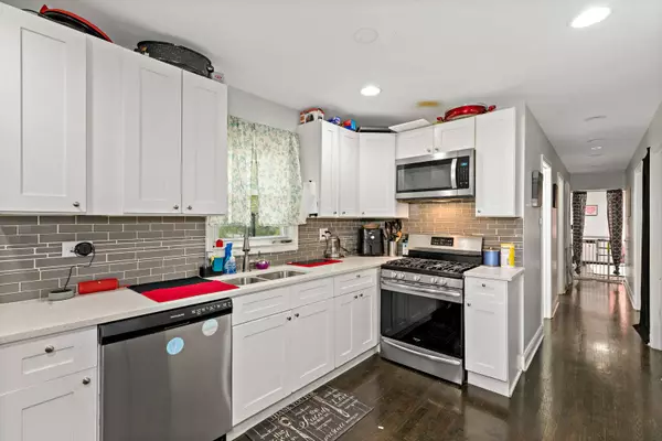 10446 S Corliss AVE, Chicago, IL 60628