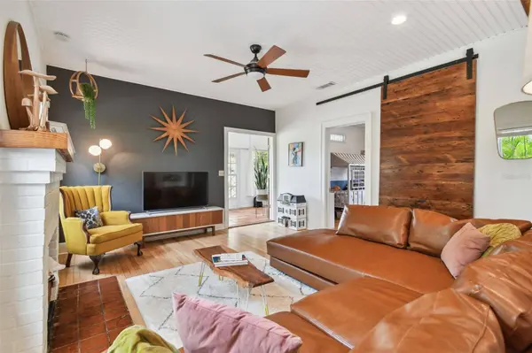 45 W OAKWOOD ST, Tarpon Springs, FL 34689