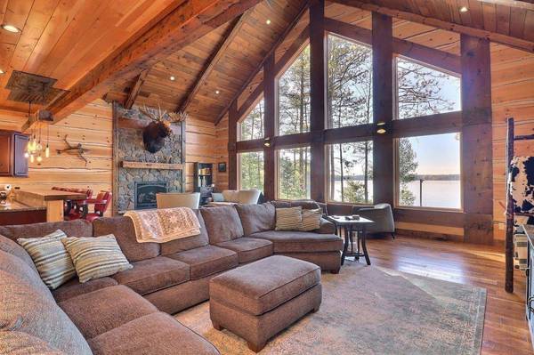 935 LEATZOW RD, Three Lakes, WI 54562