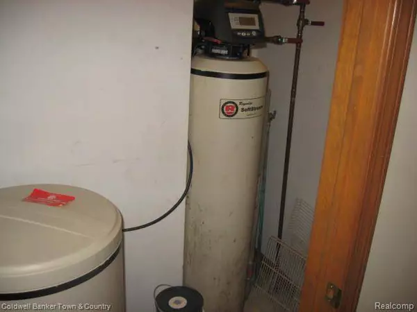 8872 LAGOON Drive, Brighton, MI 48116