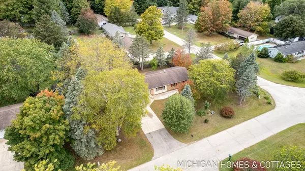 4782 Crestwood Avenue, Holland, MI 49423