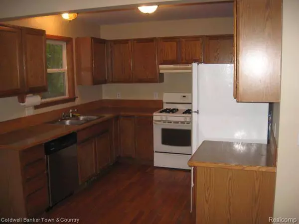 8872 LAGOON Drive, Brighton, MI 48116