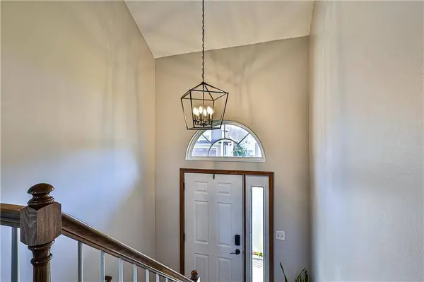 1221 SE Scenic DR, Blue Springs, MO 64014