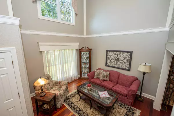 2002 Oakdale Estates DR, Plainfield, IL 60586