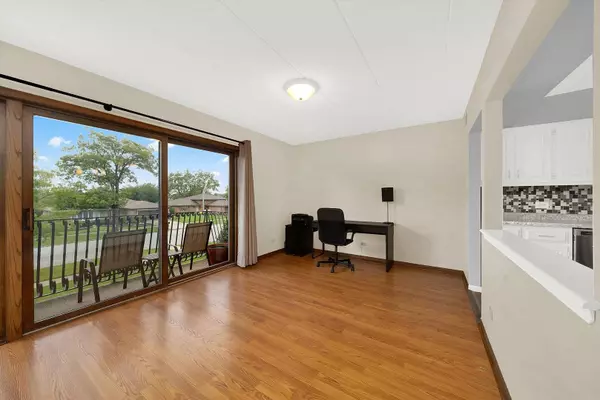 15239 Catalina DR #2, Orland Park, IL 60462