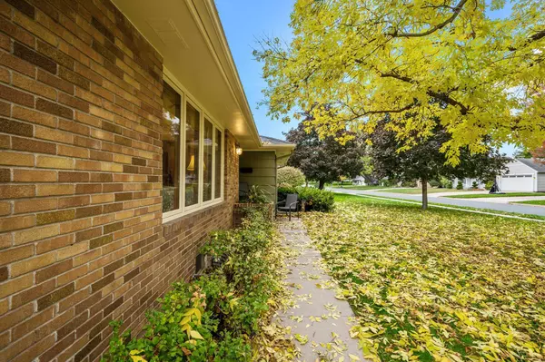 5029 W 56th ST, Edina, MN 55436