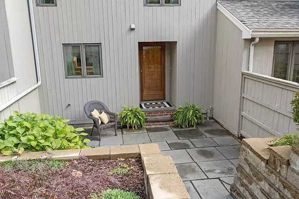 112 Mill Pond #112, North Andover, MA 01845