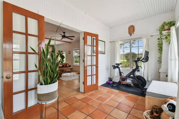 45 W OAKWOOD ST, Tarpon Springs, FL 34689