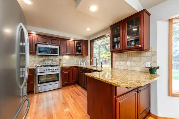 4020 Creek PL, Mount Vernon, WA 98273